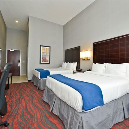 Holiday Inn Express & Suites Utica By Ihg חדר תמונה