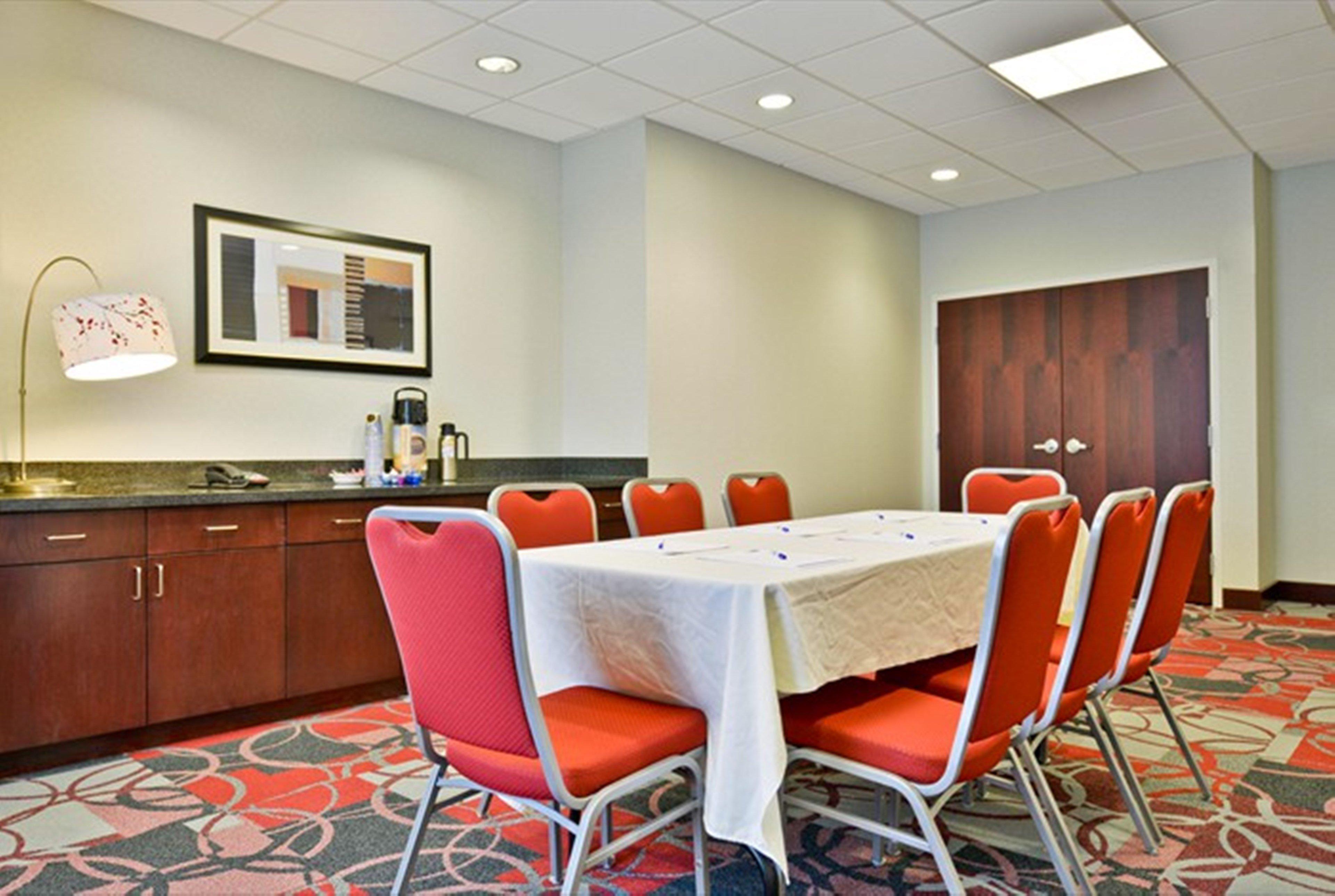 Holiday Inn Express & Suites Utica By Ihg עסק תמונה