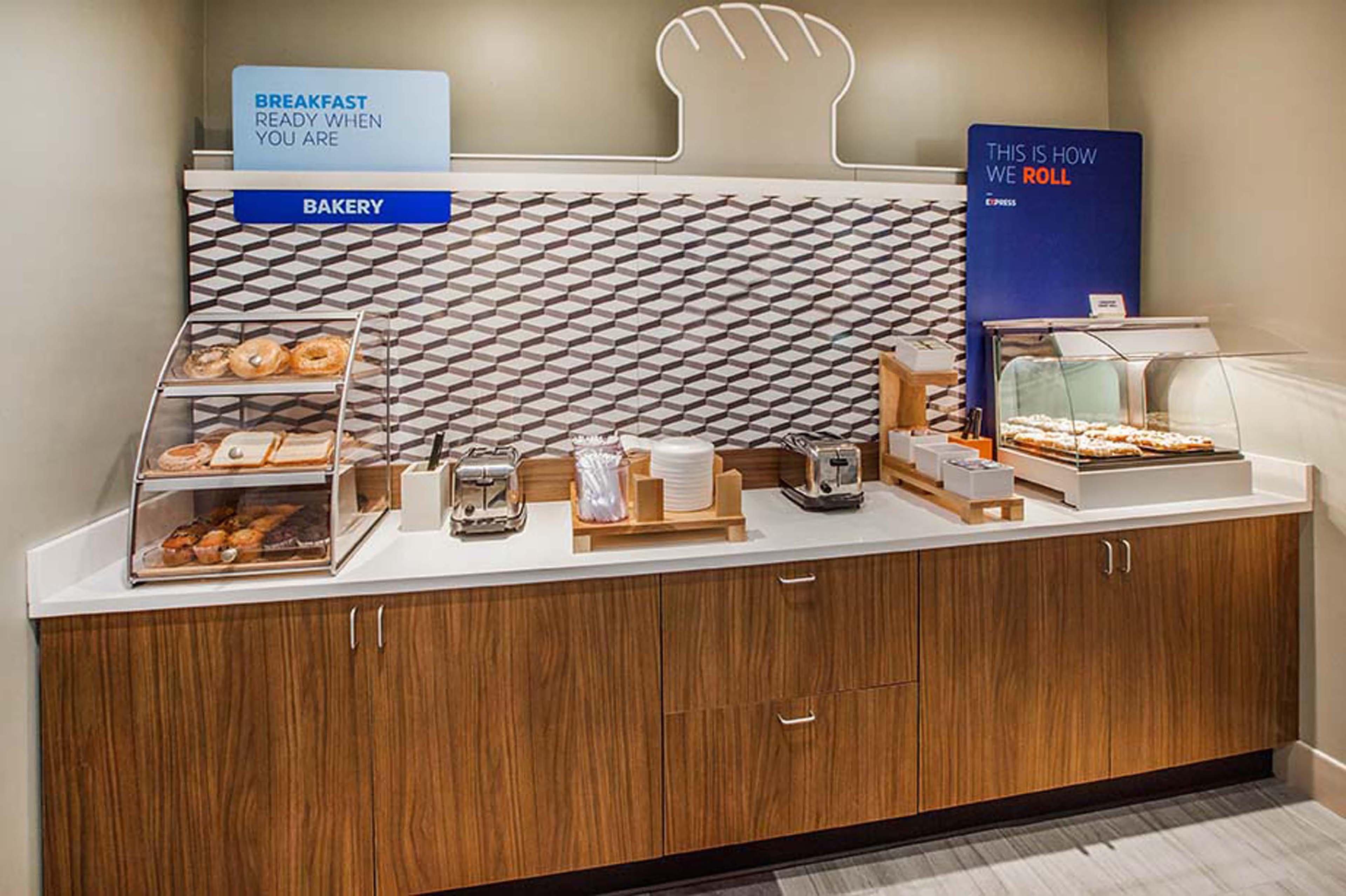 Holiday Inn Express & Suites Utica By Ihg מראה חיצוני תמונה