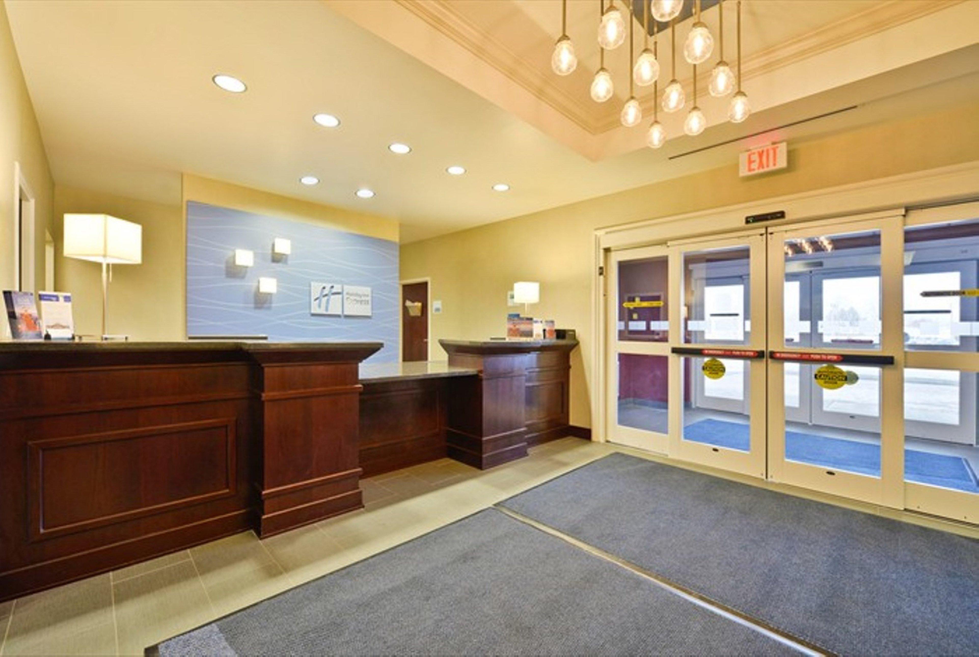 Holiday Inn Express & Suites Utica By Ihg מראה חיצוני תמונה