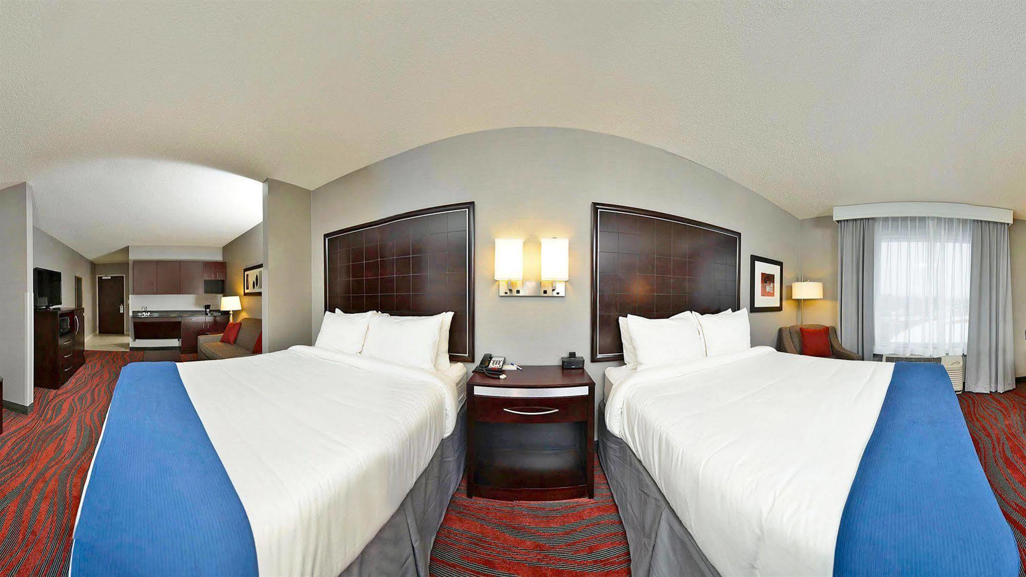 Holiday Inn Express & Suites Utica By Ihg מראה חיצוני תמונה